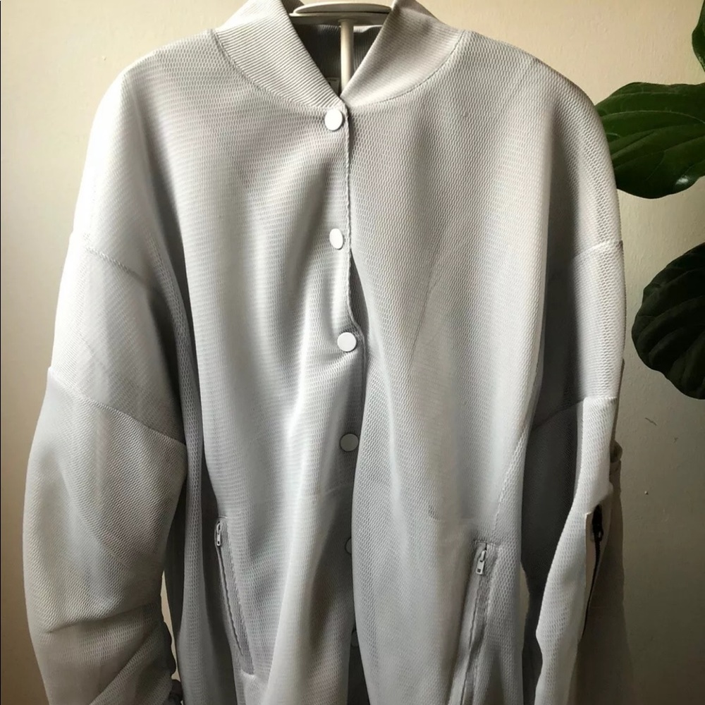 Alo Yoga Field Bomber Jacket Dove Grey Size S NWT - Picture 1 of 8